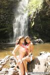 Lucy L e Tera Patrick alla cascata