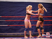 Nataly Von e Nikky Thorne lotta