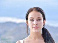 Megan Rain mostra la sua figa