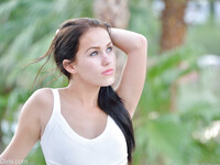 Megan Rain mostra la sua figa