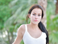Megan Rain mostra la sua figa