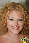 Shirley Dimples v sací díře