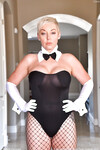 Cassplay de store bryster moden kvinde