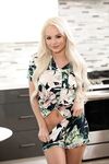 Elsa Jean e Riley Steele - Lesbiche scappa