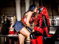 Cosplay lesbiček Charlotte Stokely a Romi Rain
