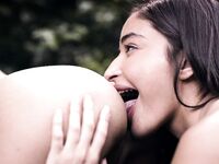 Emily Willis e il sesso tabù lesbico di Gianna Dior