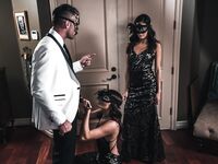 Adria Rae a Emily Willis šukají pro dva