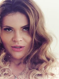 Gina Gerson & Verona Céu - buceta sensível lambendo