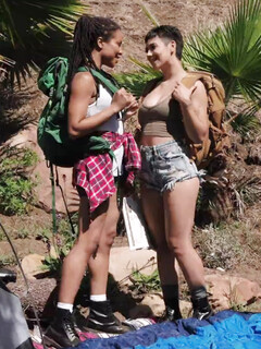 Kira Noir y Brooklyn Gris lamerse unos a otros