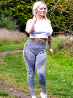 Louise. Lee il grande culo milf