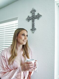 Ophelia Kaan serje in jaha velikega tiča do orgazma
