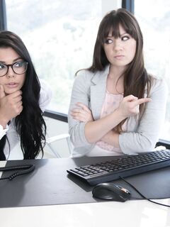 Alison Rey a Gina Valentina při práci