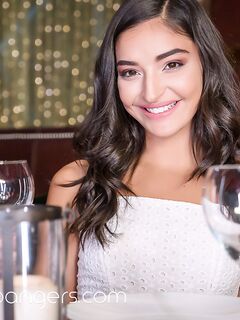Emily Willis teniendo sexo en el restaurante